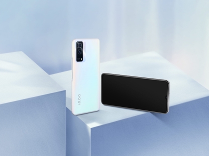 桌子上放著盒子
中度可信度描述已自動生成