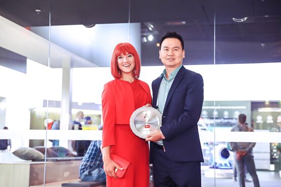 ֱ��TCL IFA��Ʒ�l������ X8��8K QLED TV��ʾ�@��Ƽ�δ��